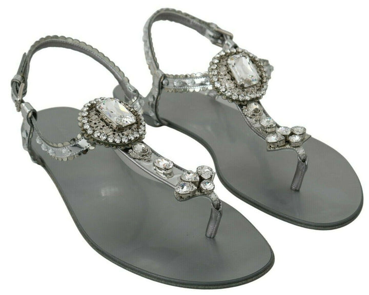 Elegant flats in silver with crystal decorations
