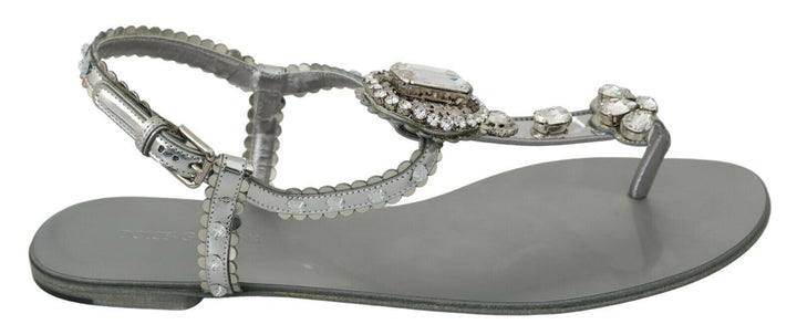 Elegant flats in silver with crystal decorations