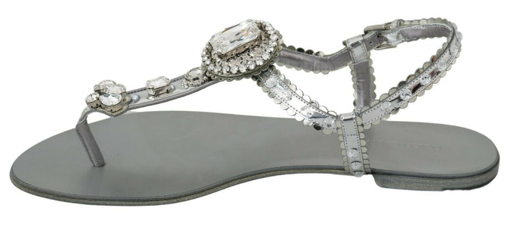 Elegant flats in silver with crystal decorations