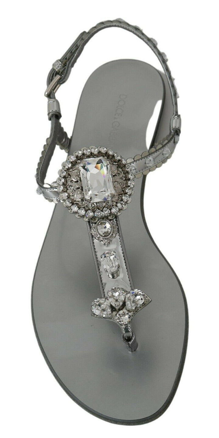 Elegant flats in silver with crystal decorations