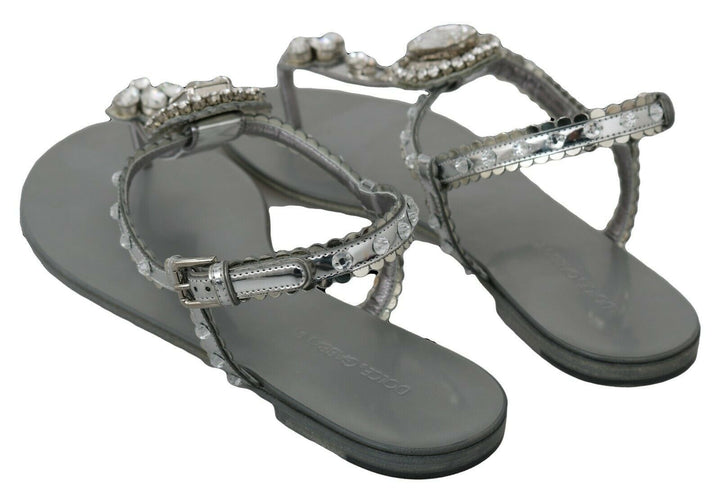 Elegant flats in silver with crystal decorations