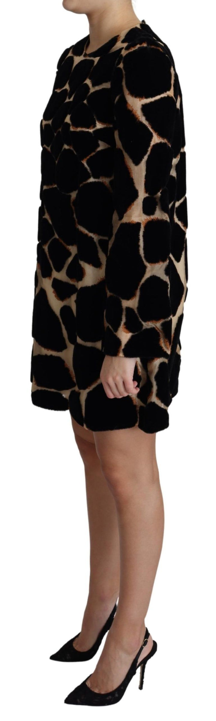 Chic shift mini dress with giraffe print