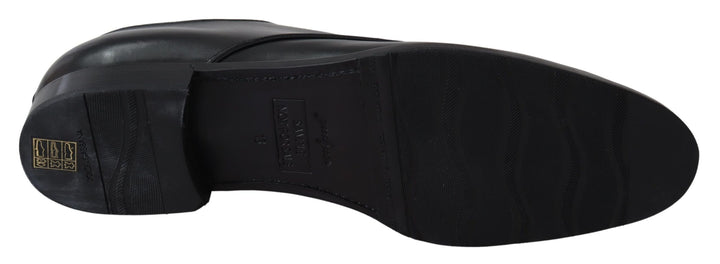 Elegant Derby shoes made of black leather