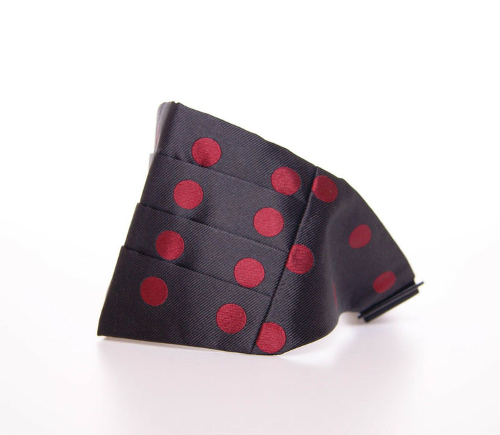 Exquisite cummerbund made of black silk with red polka dots
