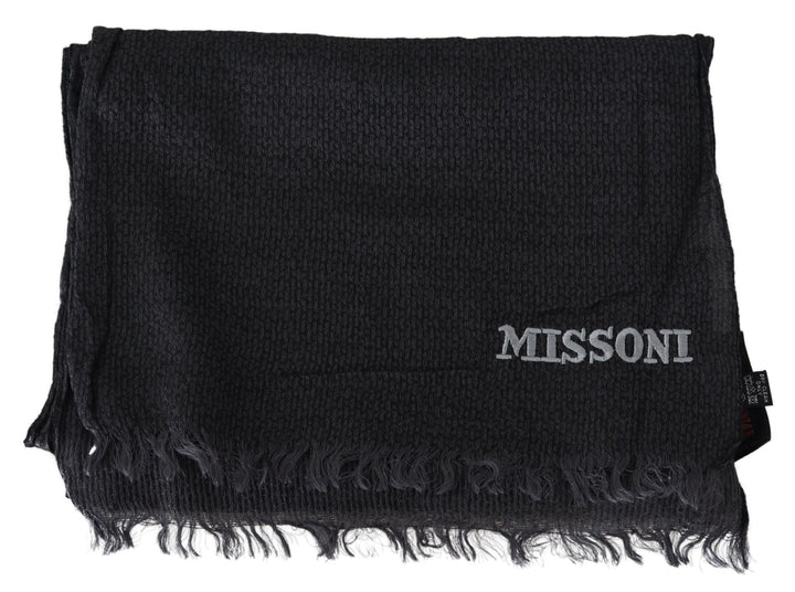 Elegant fringed scarf made of black wool