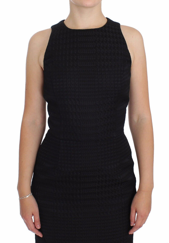 Elegant black sheath dress for formal occasions