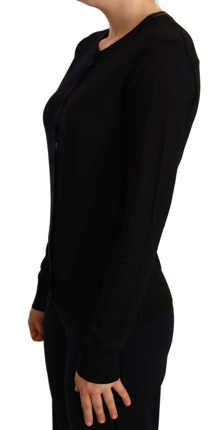 Elegant round-neck sweater made of virgin wool