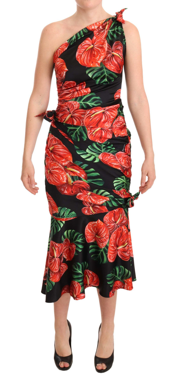 Schwarzes, glänzendes, geblümtes Seidenkleid mit Drapierung