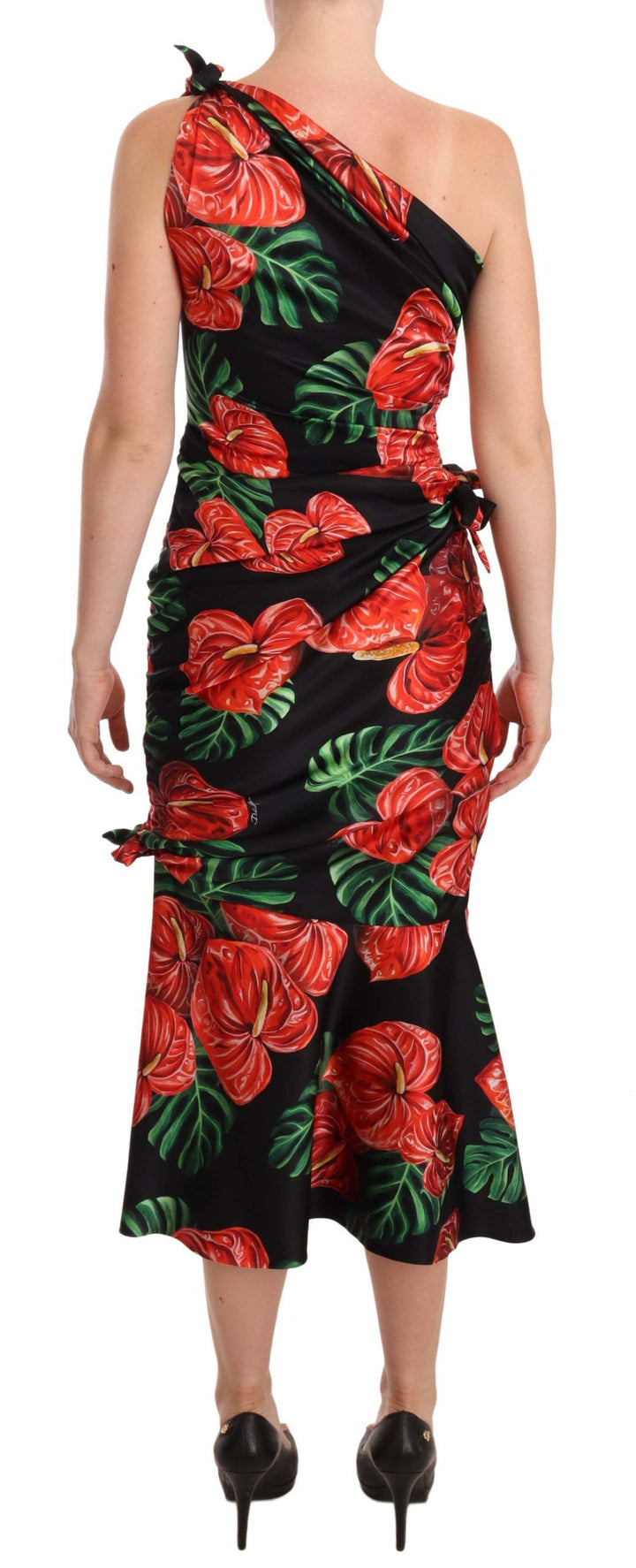 Schwarzes, glänzendes, geblümtes Seidenkleid mit Drapierung