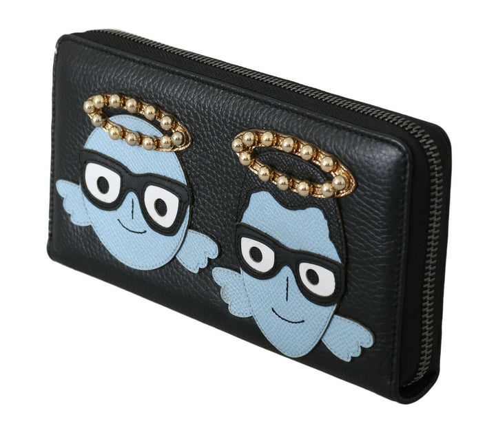 Elegant zippered wallet made of black leather