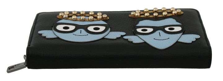 Elegant zippered wallet made of black leather