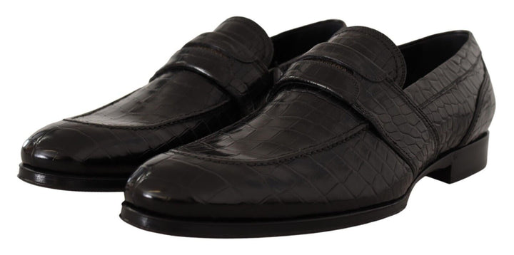 Elegant moccasin shoes made of crocodile leather