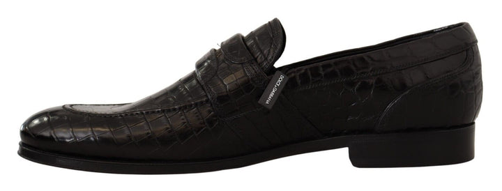 Elegant moccasin shoes made of crocodile leather