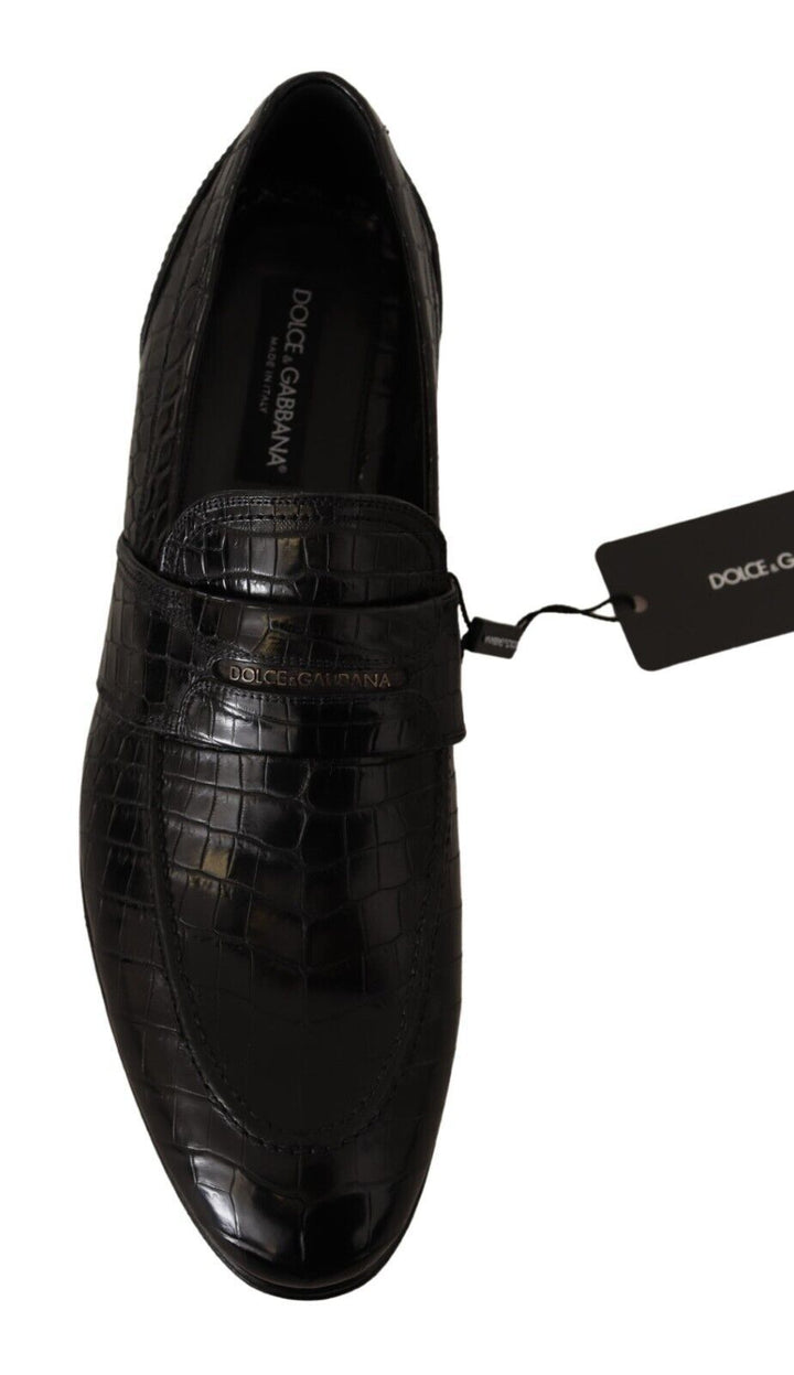 Elegant moccasin shoes made of crocodile leather
