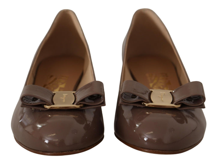 Elegante braune Kümmel-Pumps mit Vara-Schleife