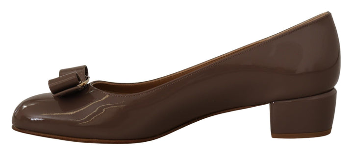 Elegante braune Kümmel-Pumps mit Vara-Schleife