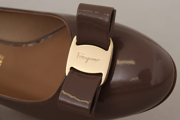 Elegante braune Kümmel-Pumps mit Vara-Schleife
