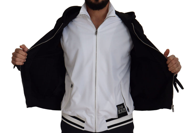Schwarze Polyester Jacke mit Kapuze und durchgehendem Reißverschluss
