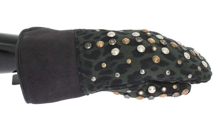 Elegant studded gloves made of grey wool and shearling
