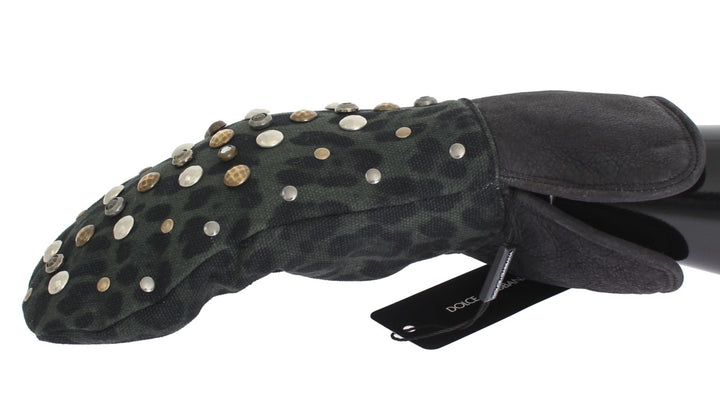 Elegant studded gloves made of grey wool and shearling