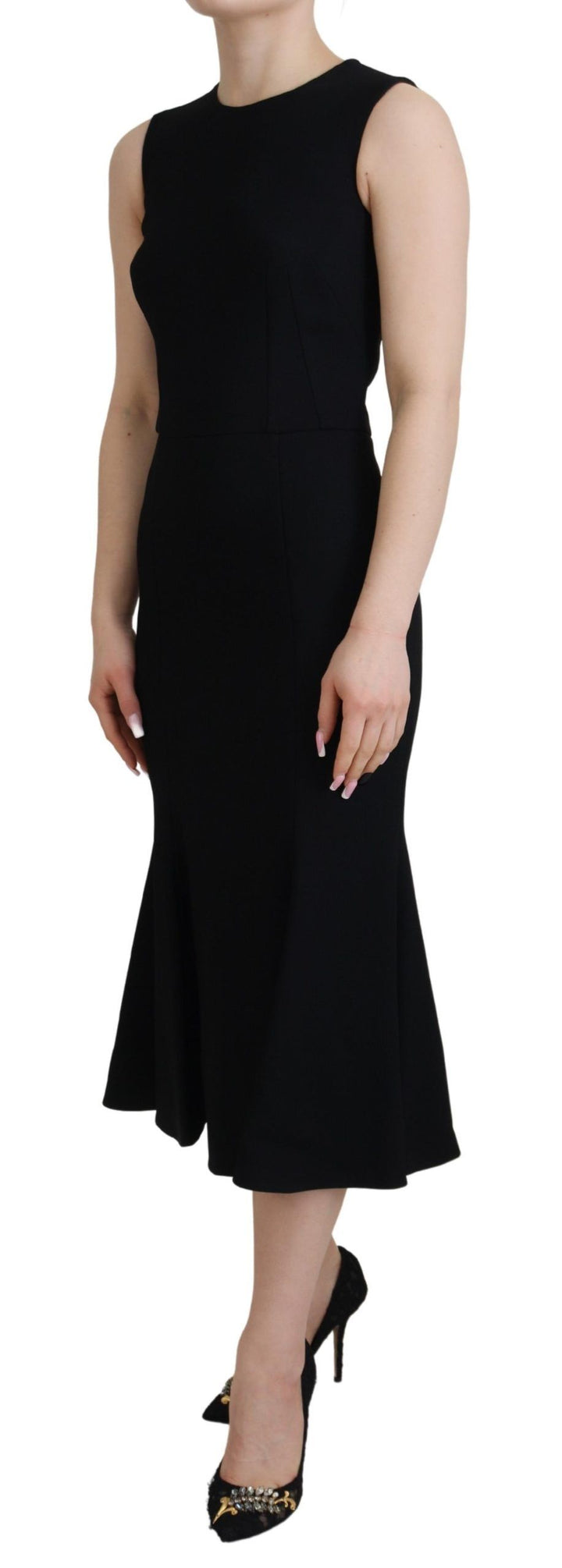 Elegant black sheath dress with flared fit