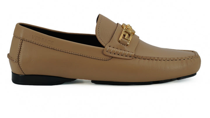 Exquisite Medusa Loafers aus goldfarbenem Leder