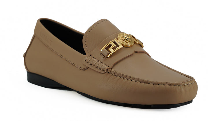 Exquisite Medusa Loafers aus goldfarbenem Leder