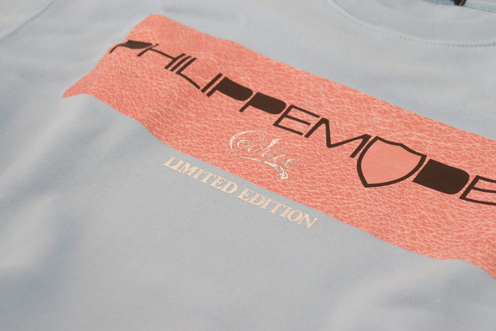 Hellblauer Pullover mit Logodruck und langen Ärmeln