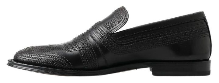 Elegant slippers made of black leather