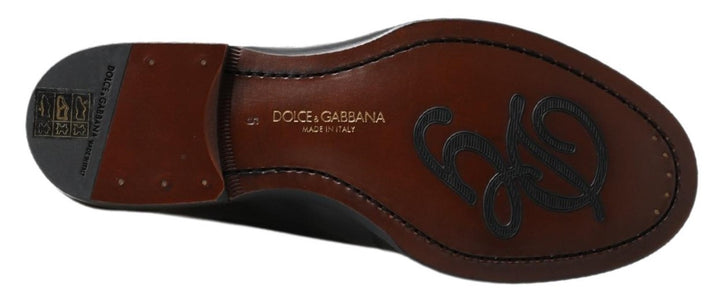 Elegant slippers made of black leather