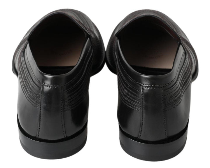 Elegant slippers made of black leather