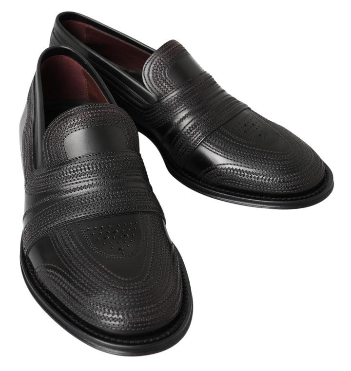 Elegant slippers made of black leather