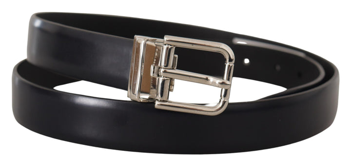 Elegant leather belt with metal buckle