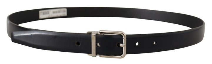 Elegant leather belt with metal buckle