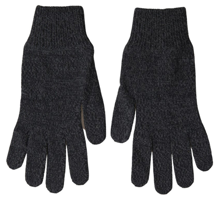 Elegant winter gloves made of new wool in grey