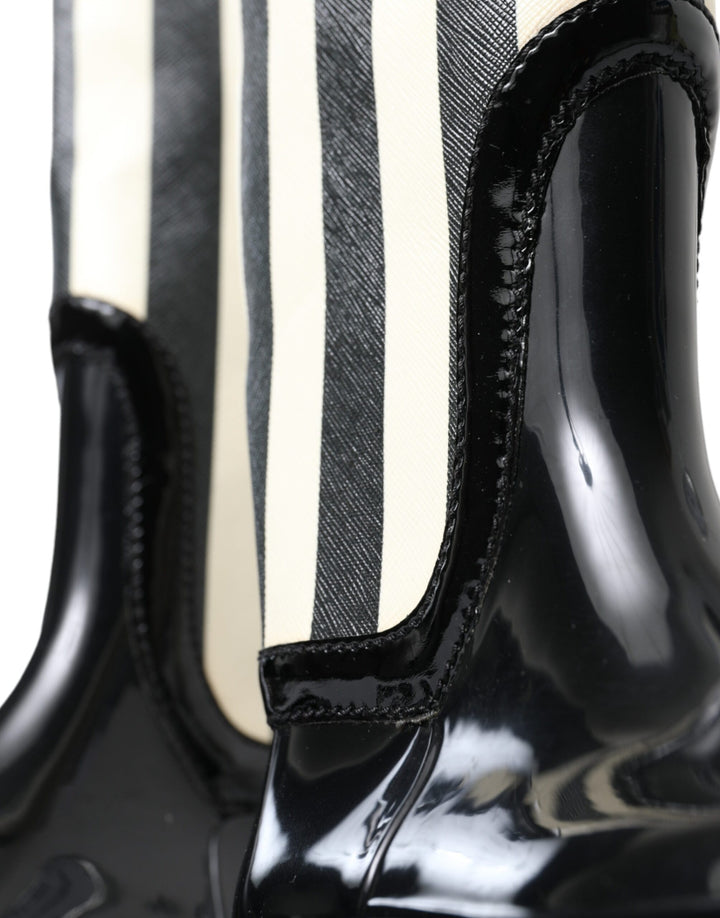 Schwarze kniehohe flache Gummistiefel Schuhe