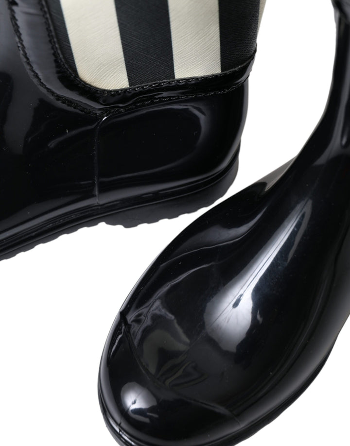 Schwarze kniehohe flache Gummistiefel Schuhe