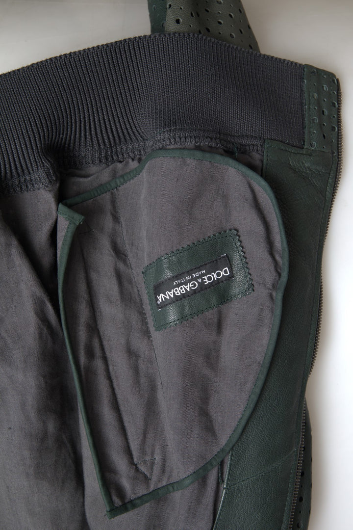Grüne Bomberjacke aus Leder mit Perforation