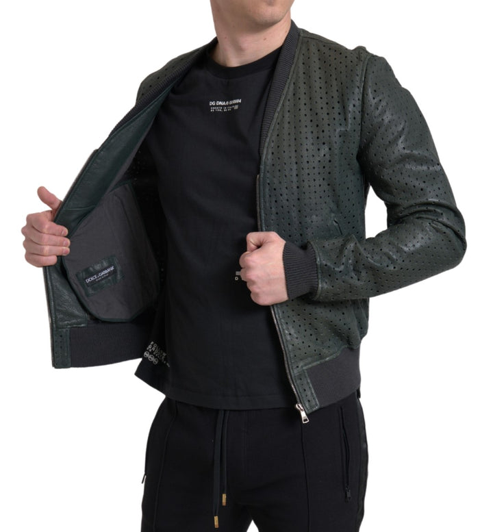 Grüne Bomberjacke aus Leder mit Perforation