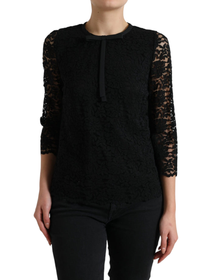 Elegant long-sleeved top made of floral lace