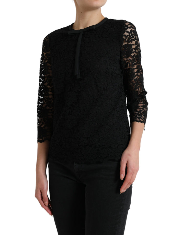 Elegant long-sleeved top made of floral lace