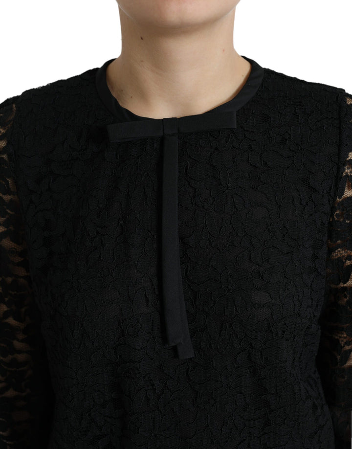 Elegant long-sleeved top made of floral lace