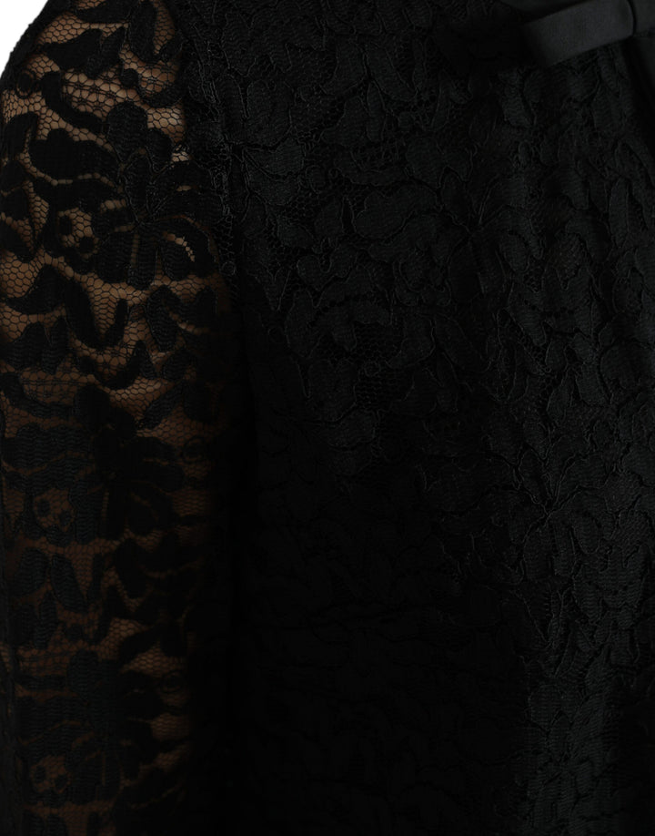 Elegant long-sleeved top made of floral lace