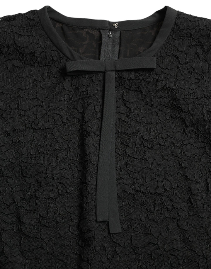 Elegant long-sleeved top made of floral lace