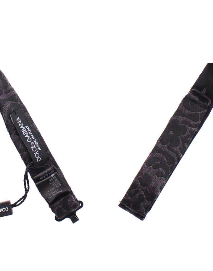 Elegant black paisley bow tie made of silk and wool blend