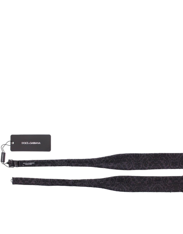 Elegant black paisley bow tie made of silk and wool blend