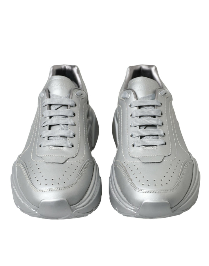 Elegant sneakers made of silver calfskin