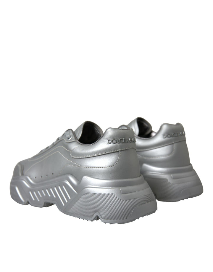 Elegant sneakers made of silver calfskin