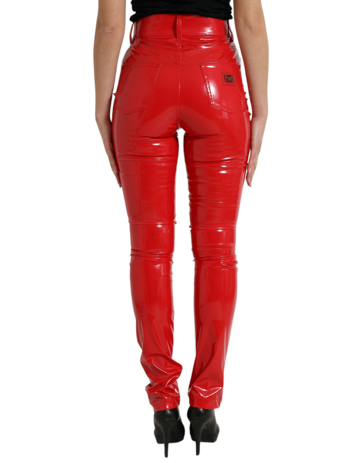 Glänzende rote Skinny-Hose mit hoher Taille