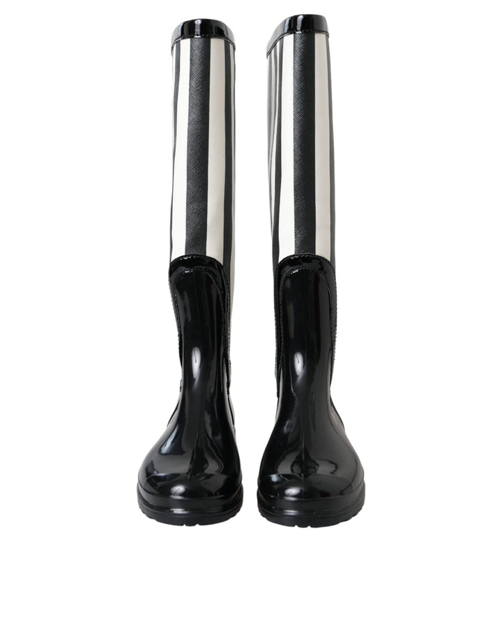 Schwarze kniehohe flache Gummistiefel Schuhe